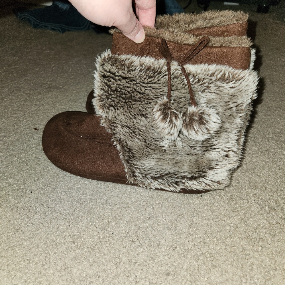 Brown fuzzy slipper booties